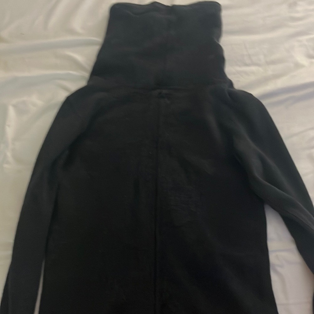 Lululemon turtle neck in black